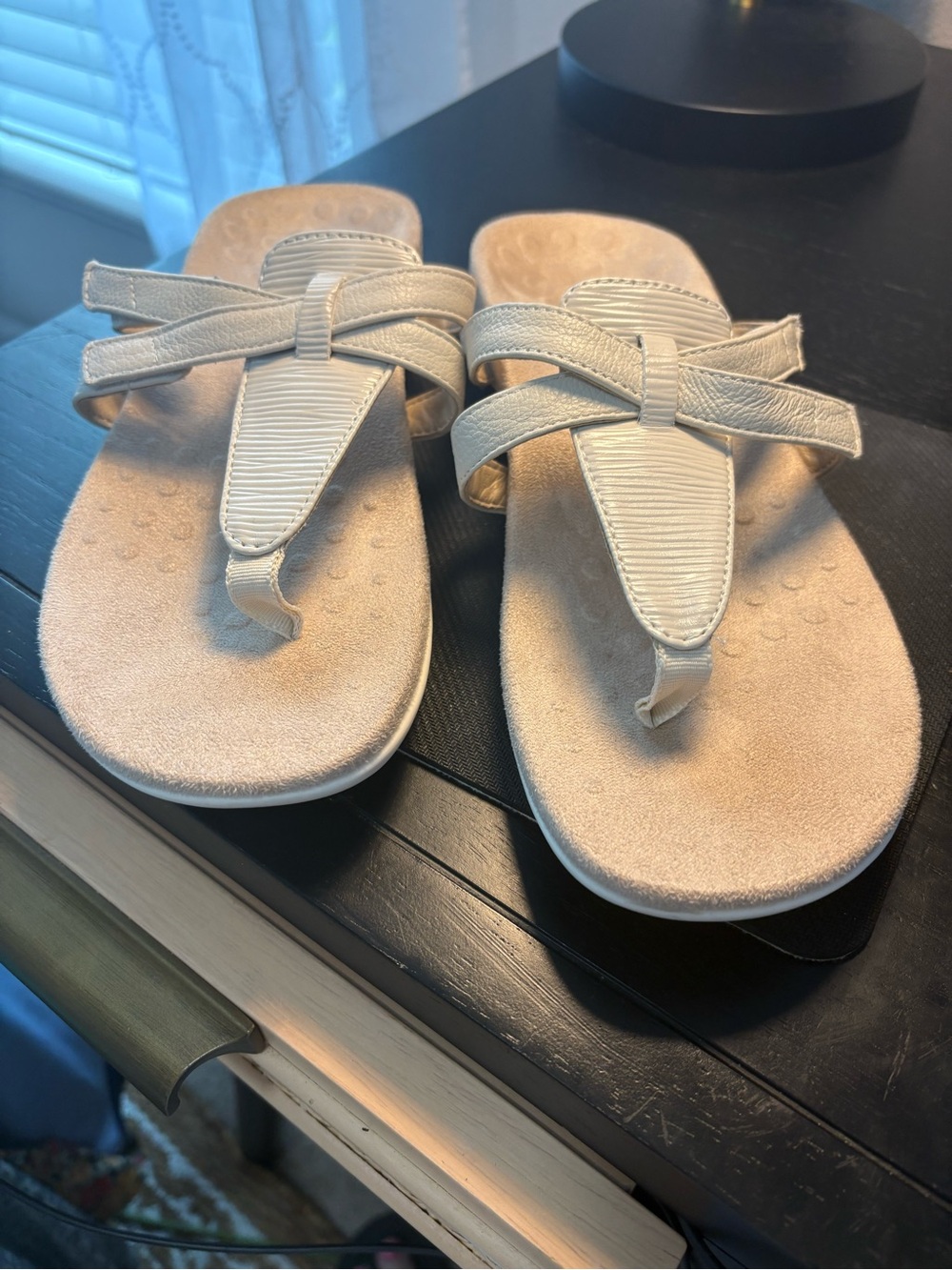 Vionic Karley Off White Leather Slip On Sandals Orthotic  SZ 9